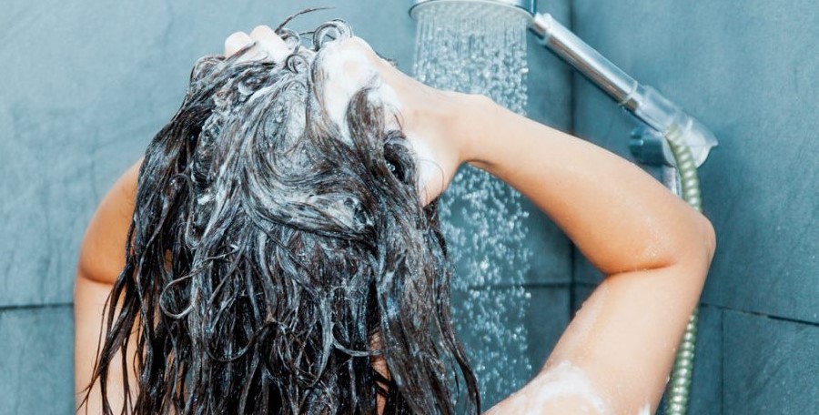 Woman-washing-her-hair-1296x728-asasasssaasas1296x728.jpg